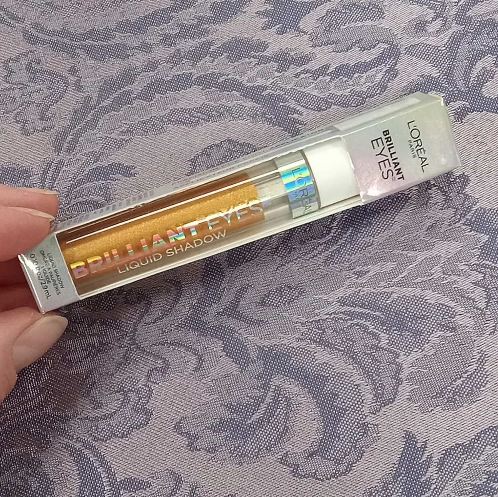 New MAYBELLINE Brilliant Eyes Loquid Shadow